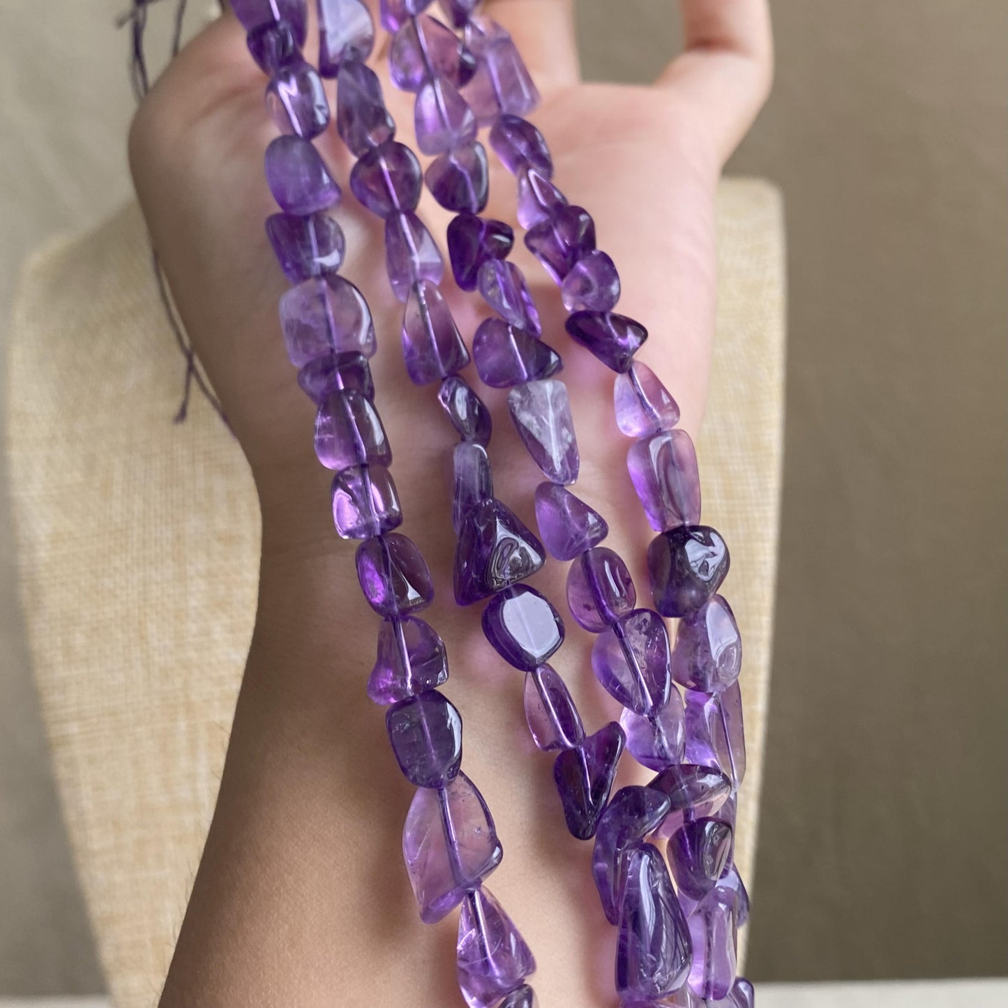 Natürliche Amethyst Chips Perlen, tiefviolette Kristalle für Schmuckherstellung, Boho DIY Bastelperlen, unregelmäßige Nuggets Strang 40cm