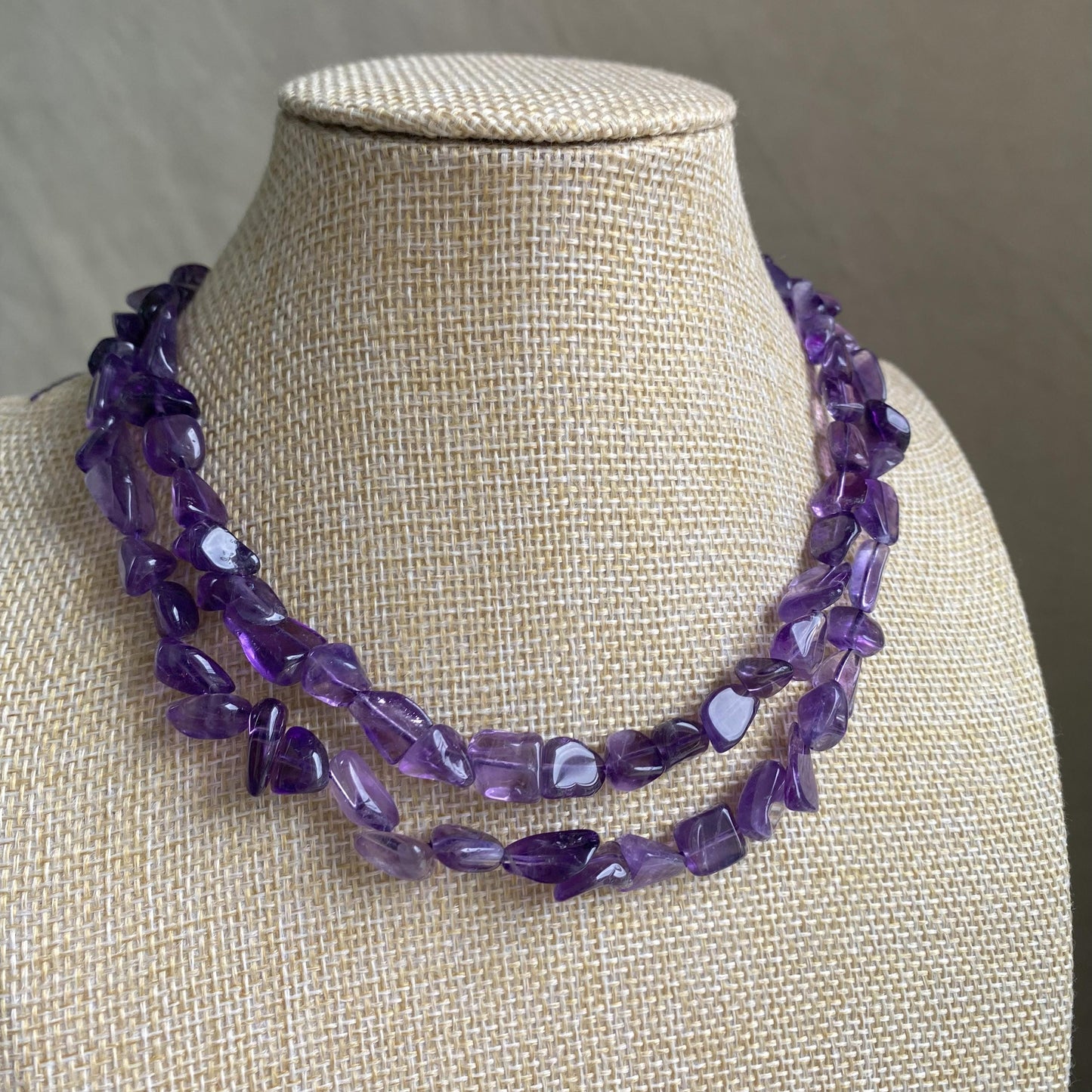 Natürliche Amethyst Chips Perlen, tiefviolette Kristalle für Schmuckherstellung, Boho DIY Bastelperlen, unregelmäßige Nuggets Strang 40cm