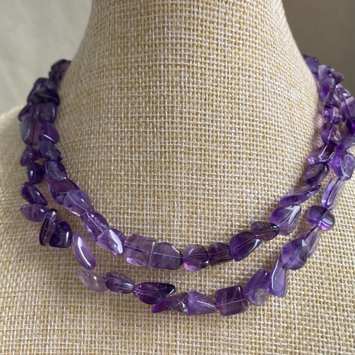 Natürliche Amethyst Chips Perlen, tiefviolette Kristalle für Schmuckherstellung, Boho DIY Bastelperlen, unregelmäßige Nuggets Strang 40cm