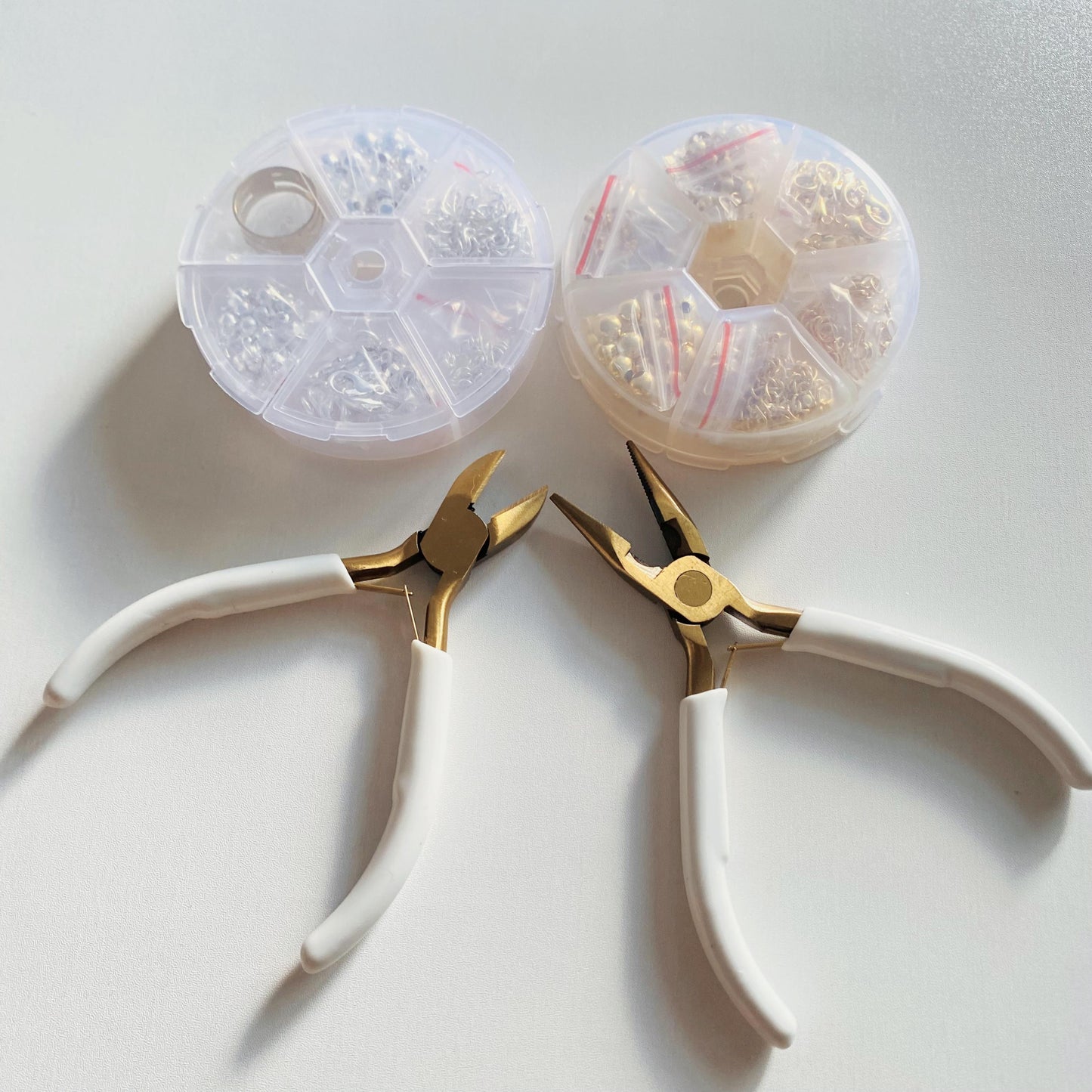 Schmuck Bastelset für Anfänger | DIY Schmuckset mit Zangen, Draht, Zubehör | Starter Kit für Armbänder und Ketten