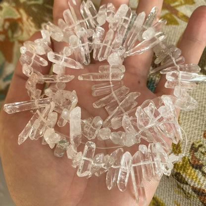 Natürliche Bergkristall Stäbchen Perlen für Schmuckherstellung, Boho DIY Heilstein Strang, klare Quarz Nuggets für Halskette Armband