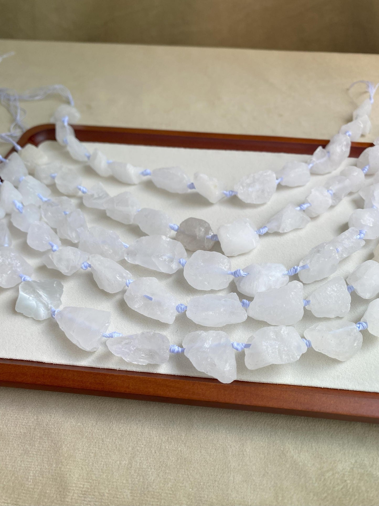 Natürliche weiße Quarz Rohstein Perlen, unregelmäßige Nuggets für Schmuckherstellung, Boho DIY Kristall Perlenkette ca. 40cm