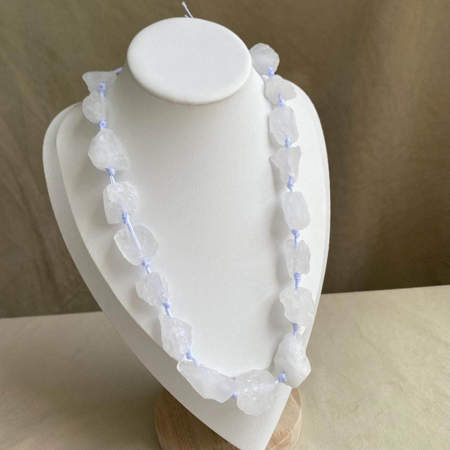 Natürliche weiße Quarz Rohstein Perlen, unregelmäßige Nuggets für Schmuckherstellung, Boho DIY Kristall Perlenkette ca. 40cm