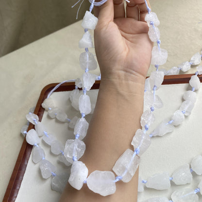 Natürliche weiße Quarz Rohstein Perlen, unregelmäßige Nuggets für Schmuckherstellung, Boho DIY Kristall Perlenkette ca. 40cm