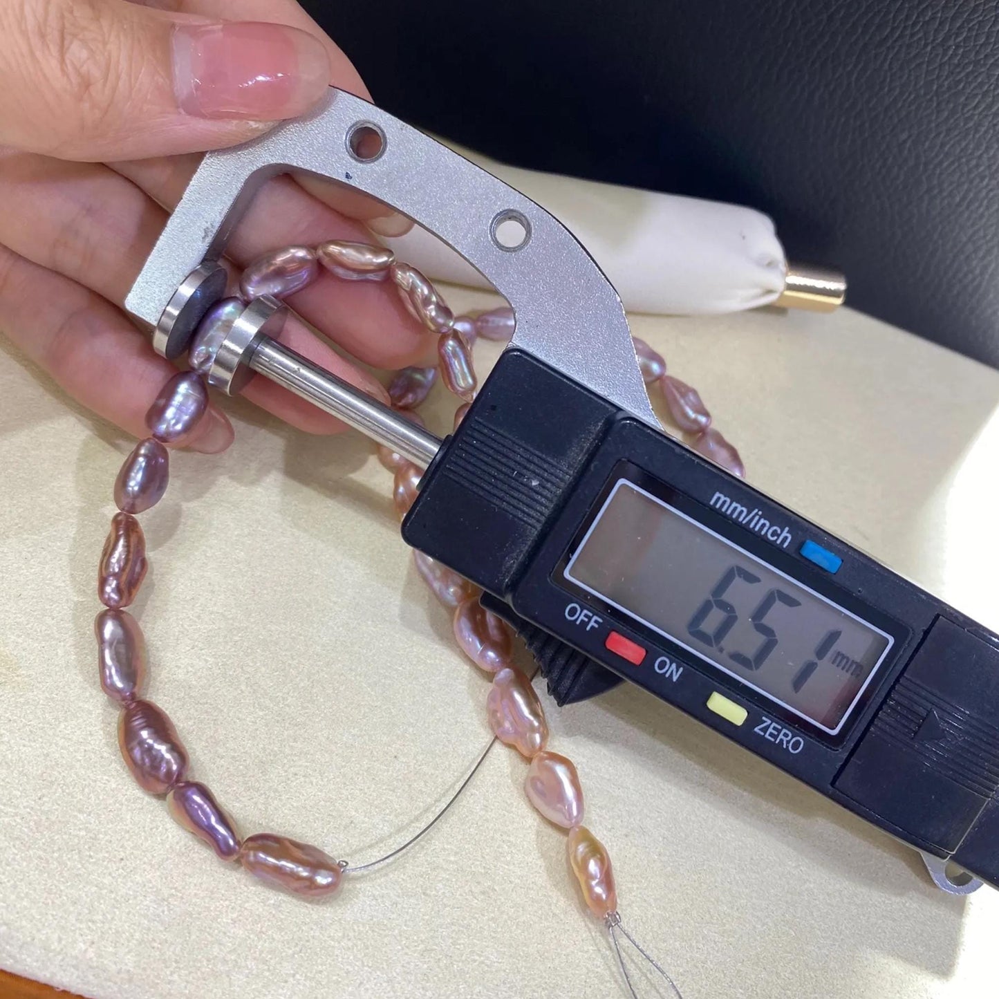 Rosa-lavendelfarbene Nugget-Perlen – Natur Süßwasserperlen mit irisierendem Glanz, handverlesene DIY Perlenkette für Schmuckherstellung