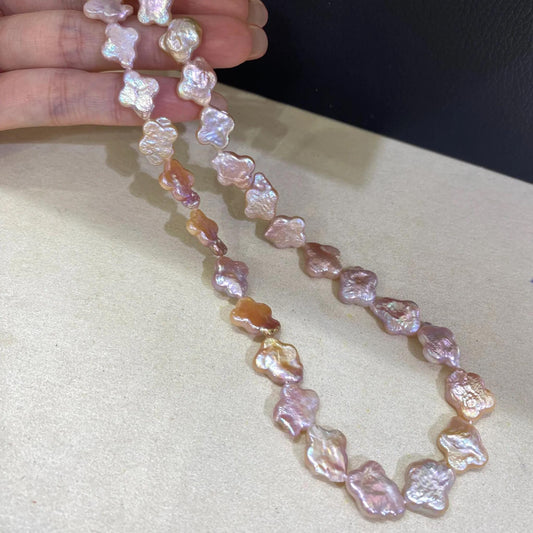 Natürliche Süßwasserperlen vierblättrige Form, unregelmäßige rosa-orange Nuggets, Boho DIY Schmuckmaterial, Strang für Halsketten Armbänder