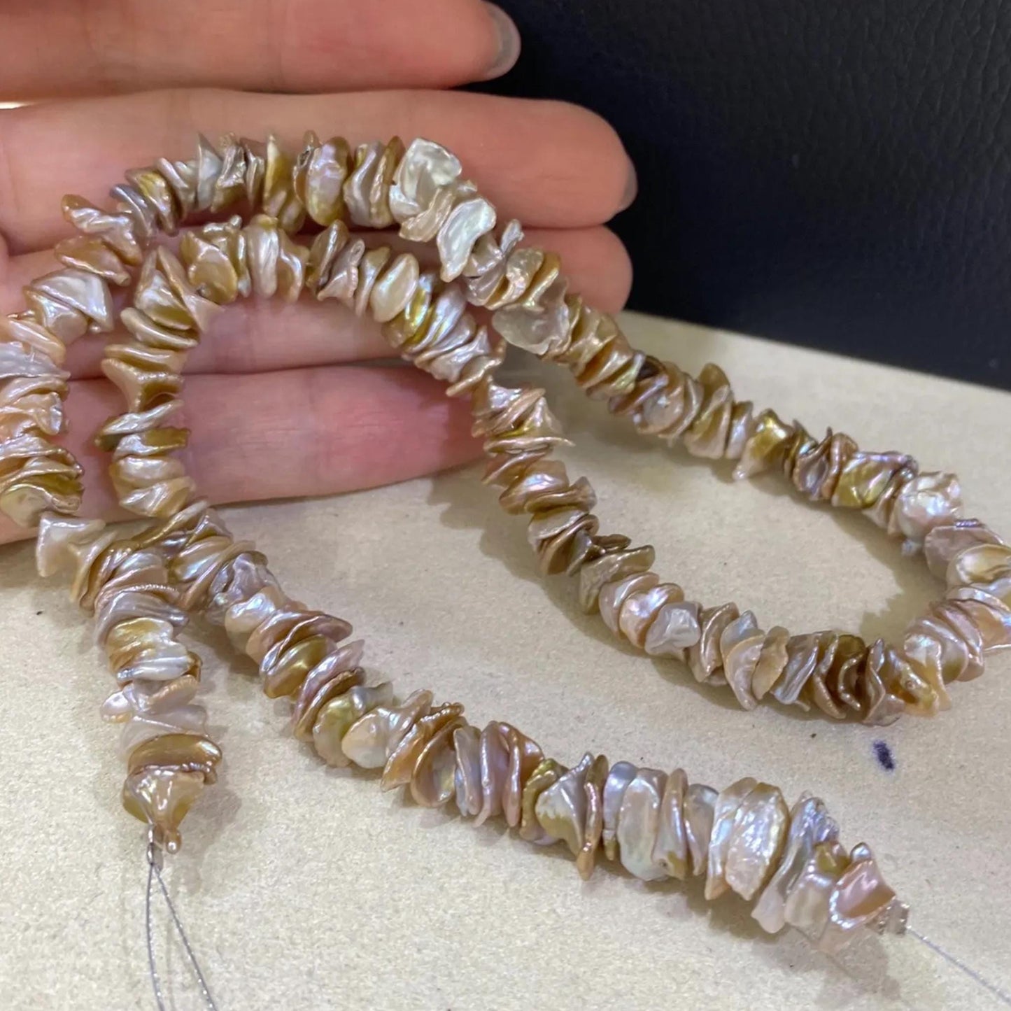 Handgefertigter Strang aus natürlichen unregelmäßigen blassrosa Barock Süßwasserperlen für DIY Schmuck Halsketten Armbänder Ohrringe