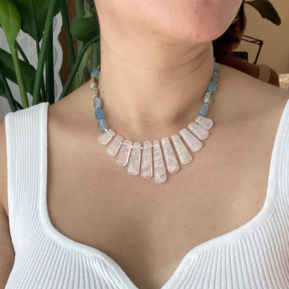 Handgemachte Statement Halskette mit weißem Bergkristall und Calcit, natürliche Edelsteine, spirituelle Choker Kette, Boho Geschenk für Sie