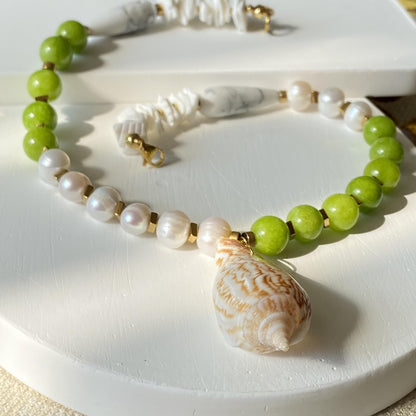 Handgefertigte bunte Perlenkette mit Muschelanhänger, Boho Choker, Sommer Statement Schmuck, Geschenk für Frauen