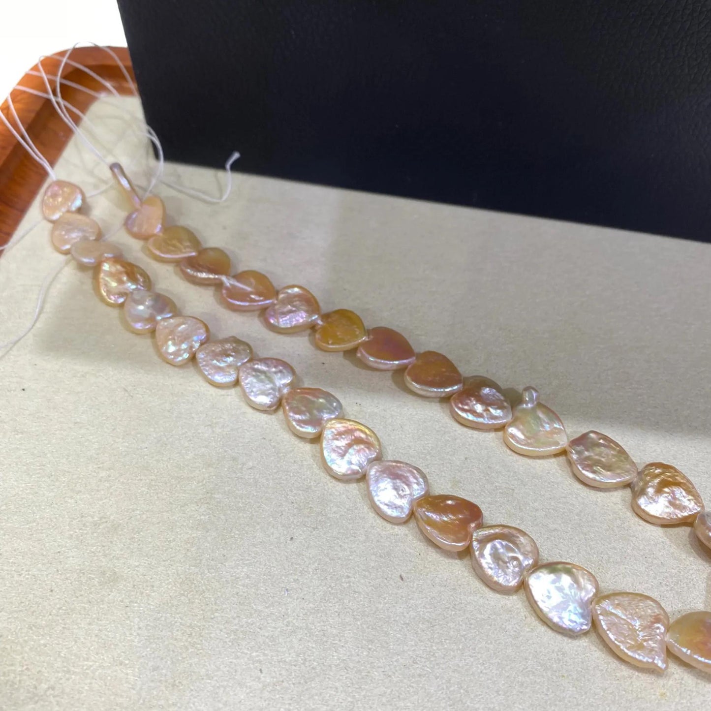 Orangefarbene Herz Süßwasserperlen für DIY Schmuck, flache Barockperlen Strang zum Basteln, Chunky Herz Perlen groß & unregelmäßig