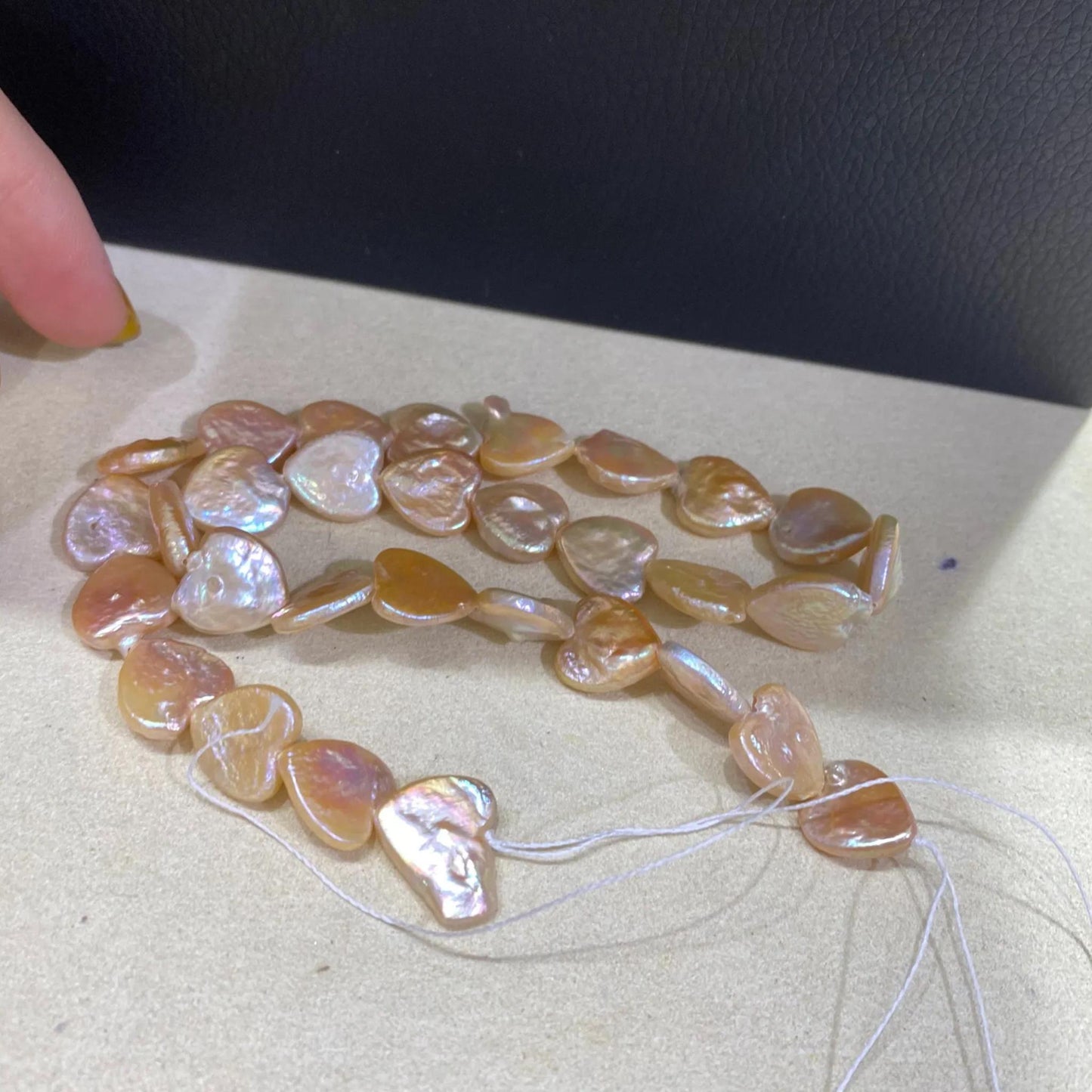 Orangefarbene Herz Süßwasserperlen für DIY Schmuck, flache Barockperlen Strang zum Basteln, Chunky Herz Perlen groß & unregelmäßig