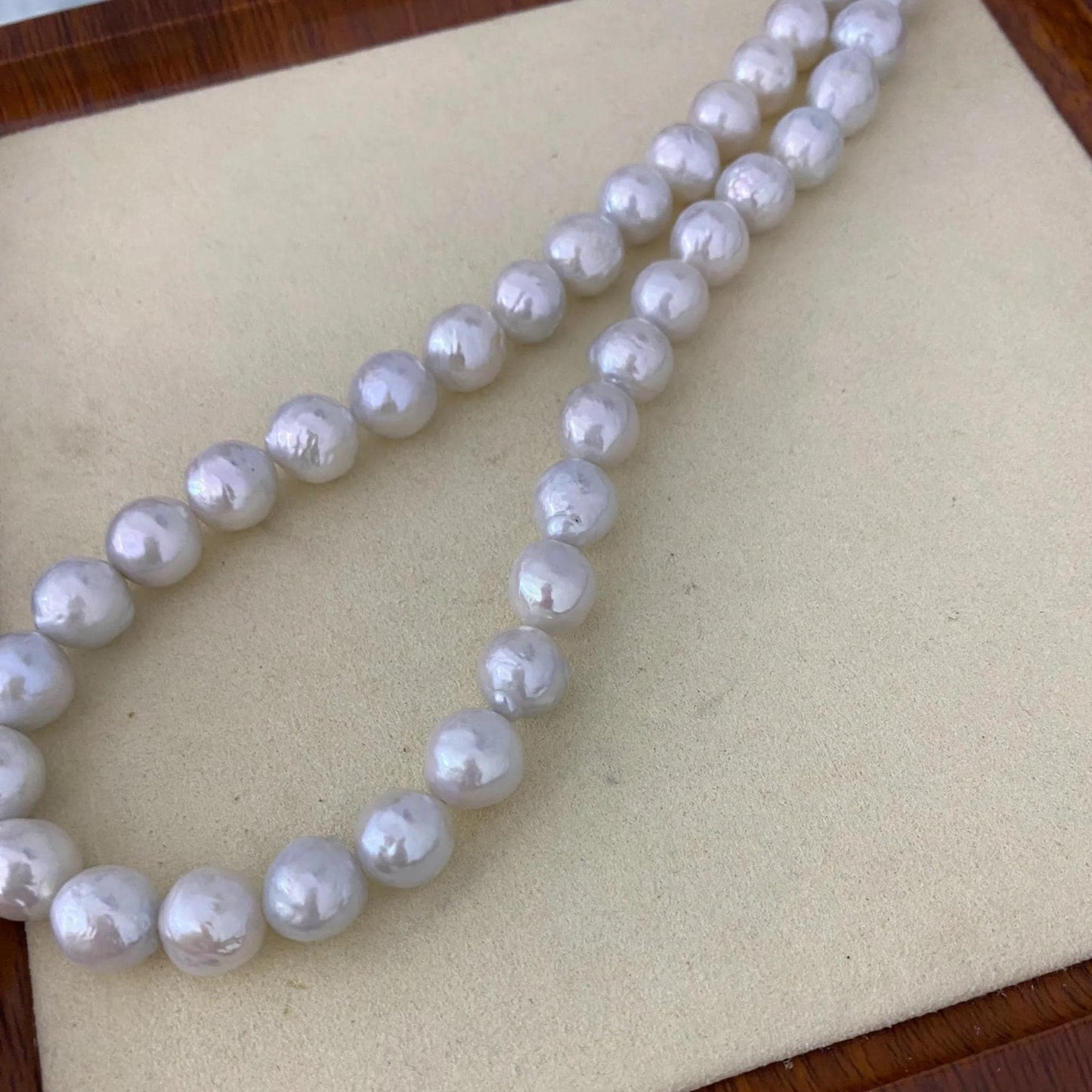 Silberblaue Süßwasserperlen für Schmuckherstellung –große nahezu runde Perlenstränge, glänzende DIY Perlen ca. 9mm für Halsketten  Armbänder