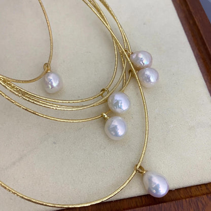 Handgemachte Kette mit Barock Süßwasserperle und goldener Schlangenkette, Einzelne große Perlenanhänger, Minimalistisches Schmuckgeschenk