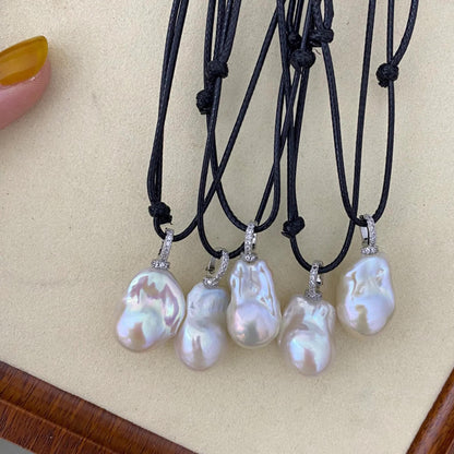 Handgemachte Halskette mit großer Barock Süßwasserperle an verstellbarem schwarzem Band, Natürlicher Anhänger, Boho Schmuck Geschenk