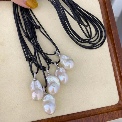 Handgemachte Halskette mit großer Barock Süßwasserperle an verstellbarem schwarzem Band, Natürlicher Anhänger, Boho Schmuck Geschenk
