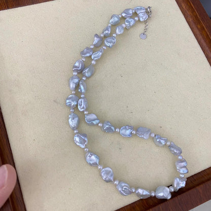 Handgefertigte silberblaue Barock Keshi Süßwasserperlenkette, unregelmäßige Nugget Perlen, natürliche Schmuck Geschenkidee