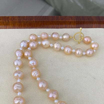 Handgemachte Süßwasserperlen Halskette in Pfirsichton mit Goldverschluss Barockperlen Statement Schmuck Chunky Rundperlen Geschenkidee