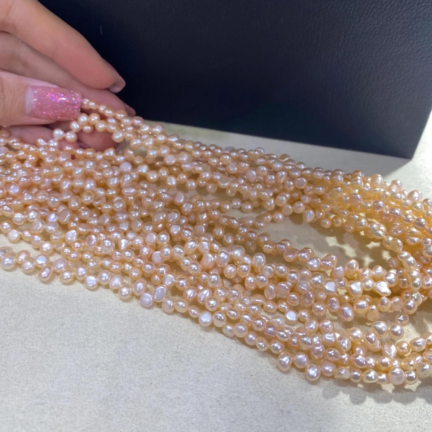 Pfirsichfarbene Barockperlen mit schrägem Bohrloch, natürliche Süßwasserperlen für Schmuckherstellung, kleine Blütenform DIY Perlenstrang