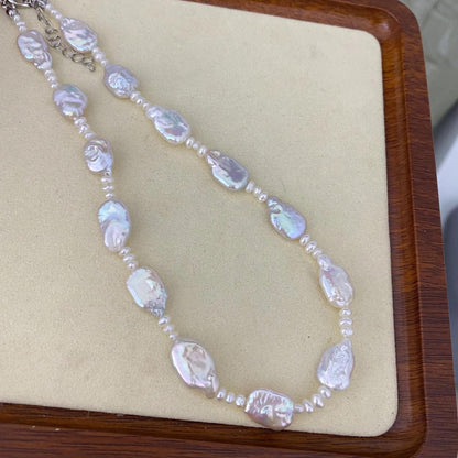 Handgefertigte Barock Süßwasserperlen Halskette mit unregelmäßigen flachen weißen Perlen Boho Schmuck Geschenk für Damen einzigartig elegant