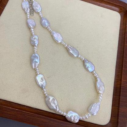 Handgefertigte Barock Süßwasserperlen Halskette mit unregelmäßigen flachen weißen Perlen Boho Schmuck Geschenk für Damen einzigartig elegant