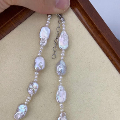 Handgefertigte Barock Süßwasserperlen Halskette mit unregelmäßigen flachen weißen Perlen Boho Schmuck Geschenk für Damen einzigartig elegant