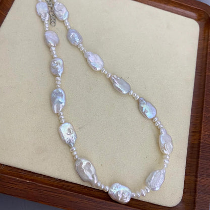 Handgefertigte Barock Süßwasserperlen Halskette mit unregelmäßigen flachen weißen Perlen Boho Schmuck Geschenk für Damen einzigartig elegant