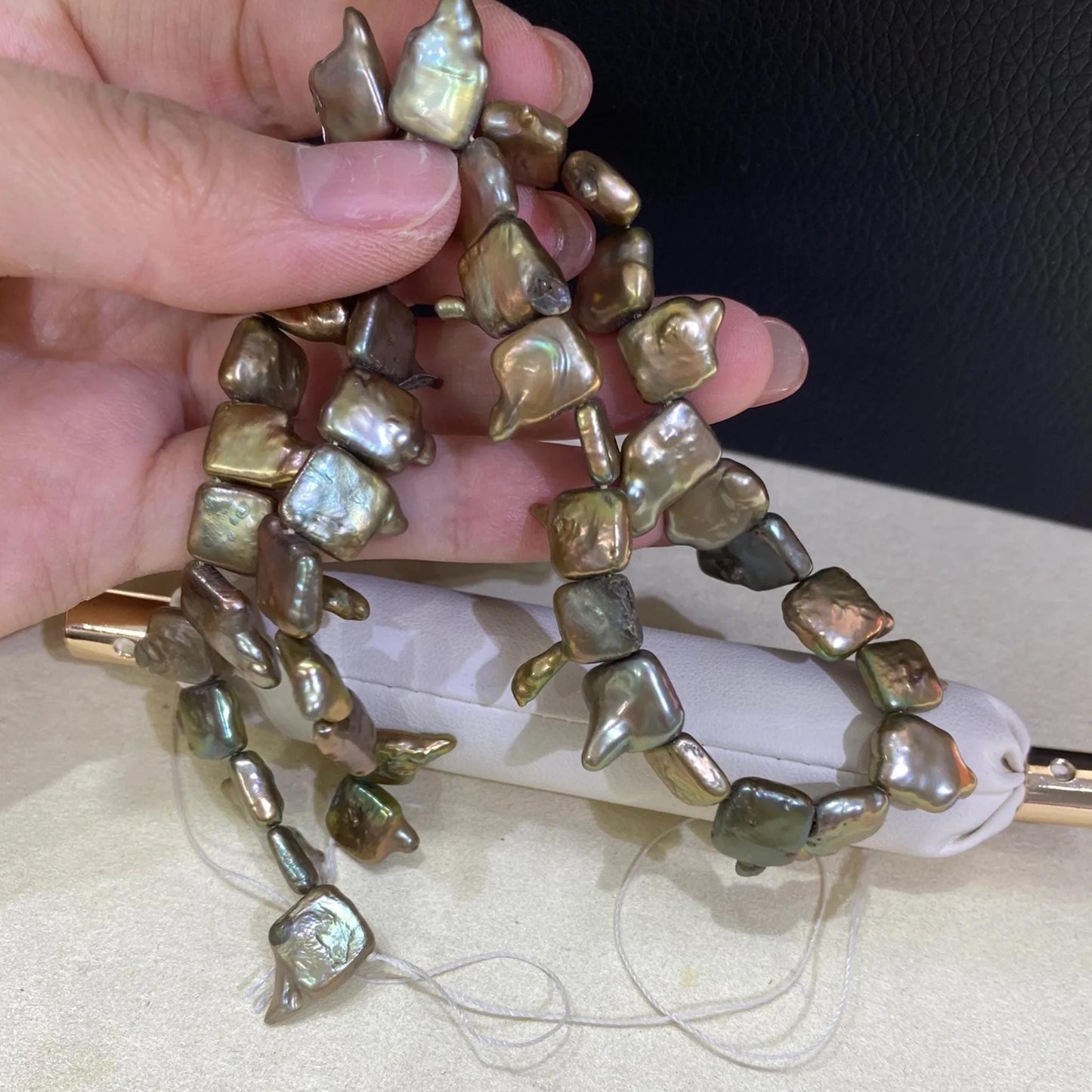 Gefärbte grüne Barock Süßwasserperlen Strang mit unregelmäßigen flachen Nugget Perlen für Schmuckherstellung DIY Bastelmaterial