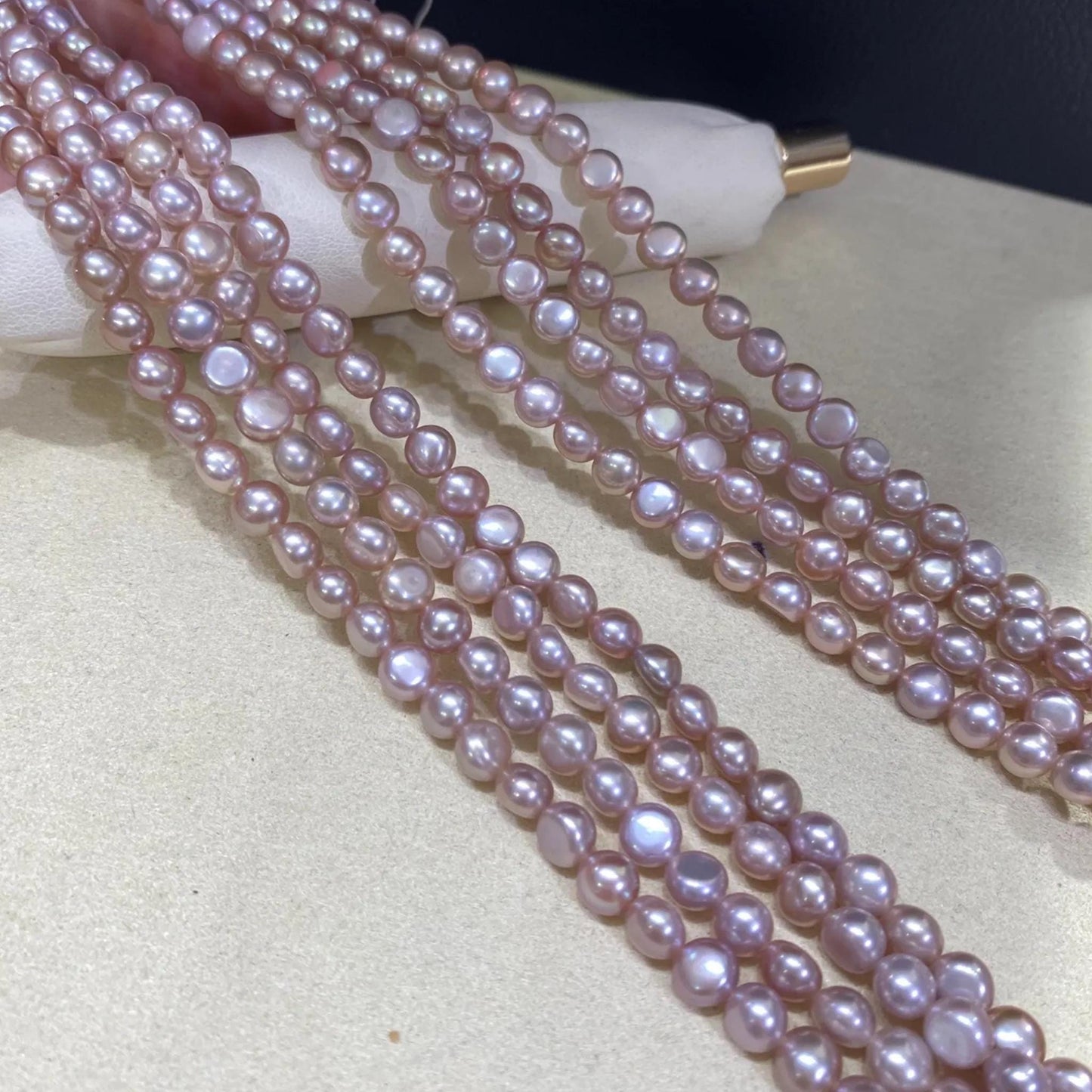 Zartrosa Süßwasserperlenstrang für Schmuckherstellung DIY, handverlesene ovale Perlen mit Glanz, romantischer Perlenschmuck 38cm