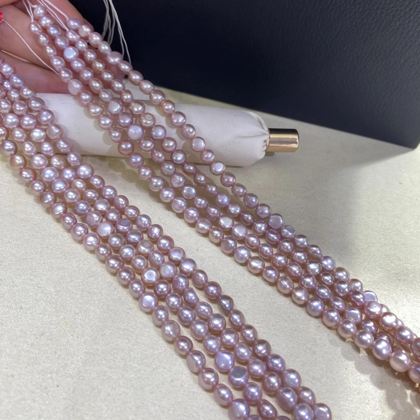 Zartrosa Süßwasserperlenstrang für Schmuckherstellung DIY, handverlesene ovale Perlen mit Glanz, romantischer Perlenschmuck 38cm