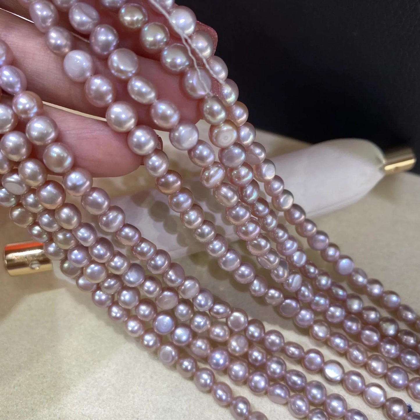 Zartrosa Süßwasserperlenstrang für Schmuckherstellung DIY, handverlesene ovale Perlen mit Glanz, romantischer Perlenschmuck 38cm