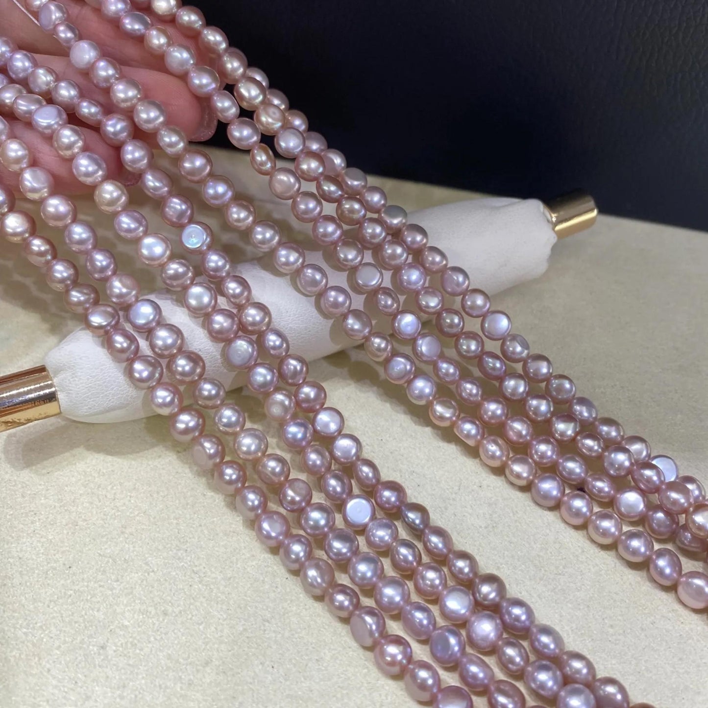 Zartrosa Süßwasserperlenstrang für Schmuckherstellung DIY, handverlesene ovale Perlen mit Glanz, romantischer Perlenschmuck 38cm