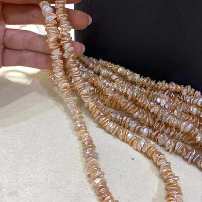 Natürliche Barockperlen in Orangeton – Blütenförmige Süßwasser-Keshi-Perlen für DIY-Schmuck & Boho-Design, ca. 38cm Strang
