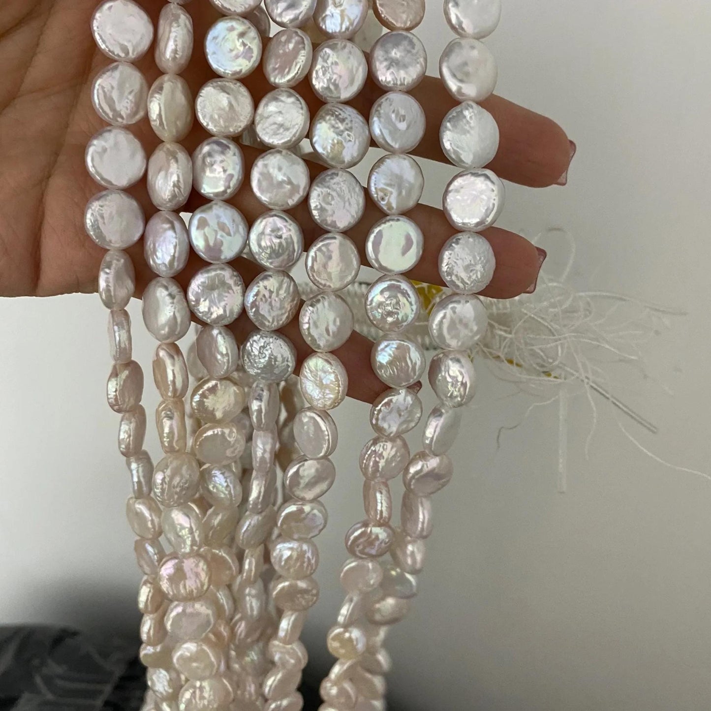 Natürliche Coin-Perlen aus Süßwasser – Weiße flache runde Perlen mit Glanz für DIY-Schmuck, Hochzeitsdesigns, Boho-Ketten, Statement-Stränge