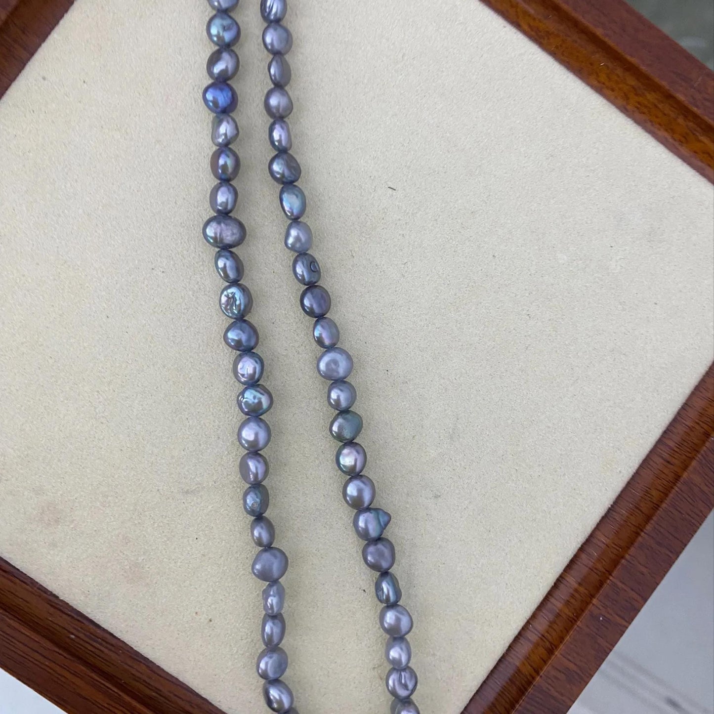 Barocke Süßwasserperlen in Blau-Grau für Schmuckherstellung, DIY Perlenstrang mit Metallic-Glanz für Armbänder, Ketten & Ohrringe