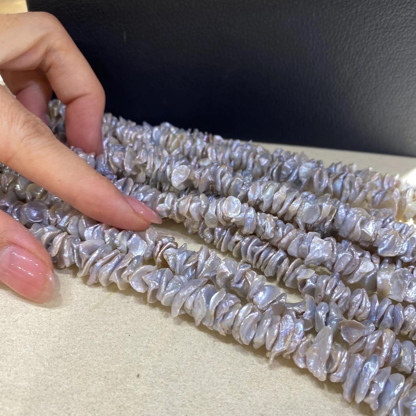 Natürliche Barockperlen Silberblau auf Strang, Unregelmäßige Keshi Süßwasserperlen gebohrt für DIY Schmuck, Petal Pearls 40cm
