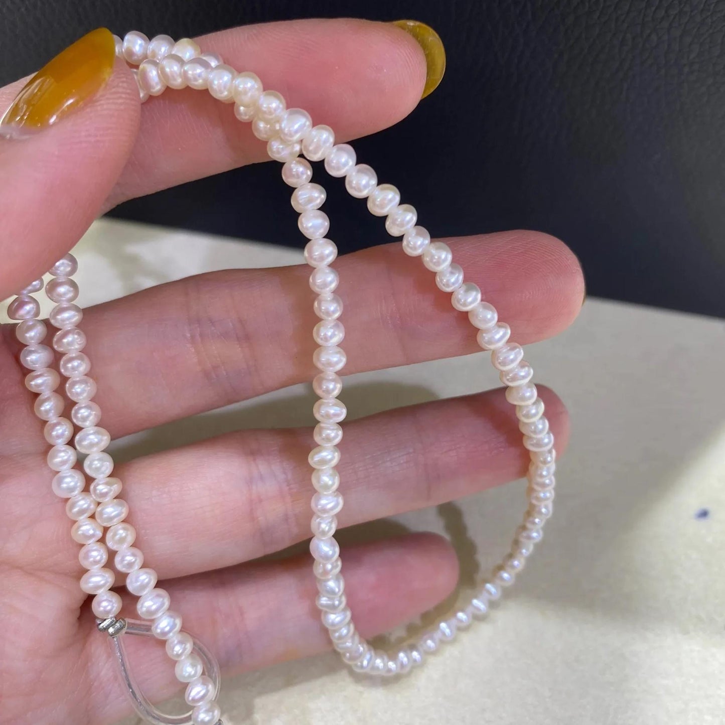 Weiße ovale Süßwasserperlen für DIY Schmuck, natürliche Reisperlen mit Glanz für Armbänder Ketten Ohrringe Bastelbedarf Perlenstrang