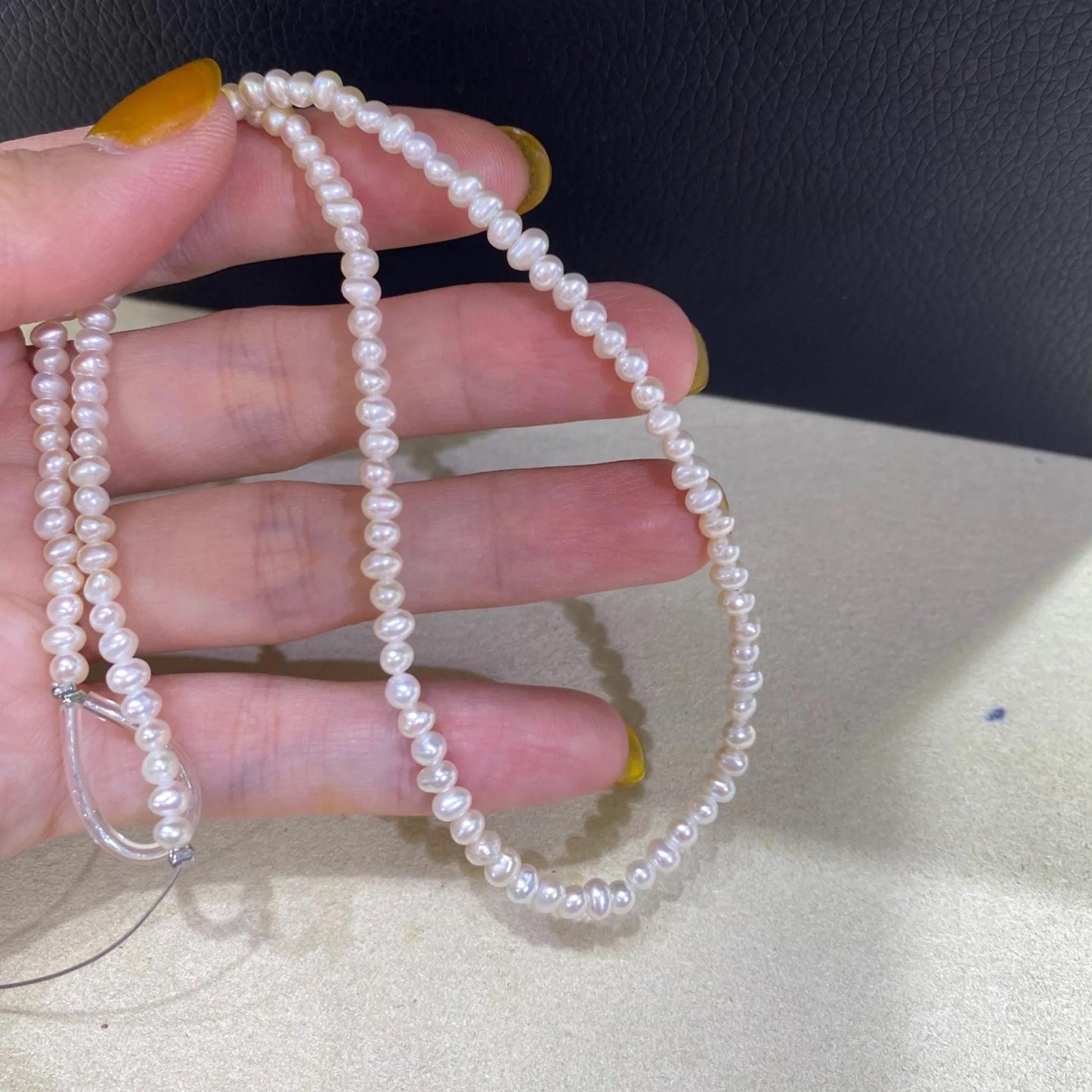 Weiße ovale Süßwasserperlen für DIY Schmuck, natürliche Reisperlen mit Glanz für Armbänder Ketten Ohrringe Bastelbedarf Perlenstrang