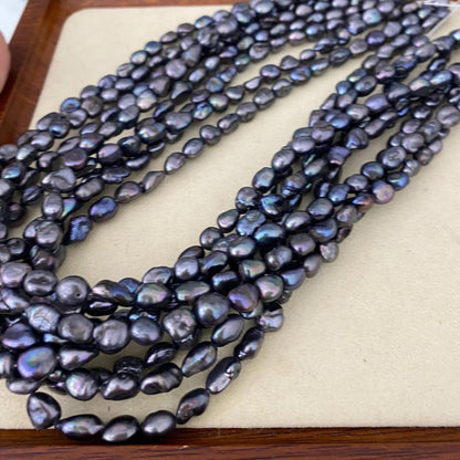 Unregelmäßige barocke Süßwasserperlen in irisierendem Blau, handgefärbte DIY Perlen für Schmuckherstellung und kreative Boho Designs