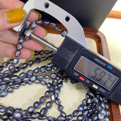 Unregelmäßige barocke Süßwasserperlen in irisierendem Blau, handgefärbte DIY Perlen für Schmuckherstellung und kreative Boho Designs