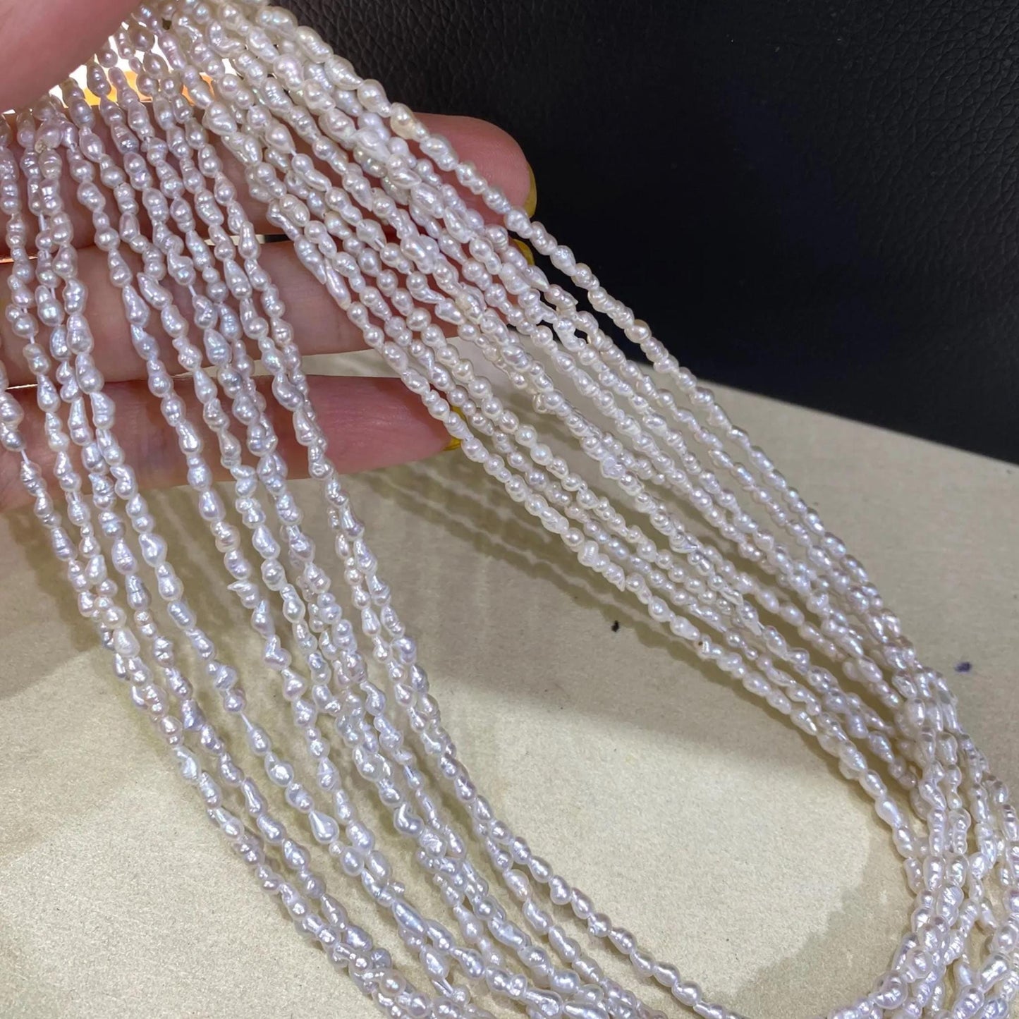 Natürliche weiße Barockperlen aus Süßwasser, unregelmäßige Mini-Perlen für DIY-Schmuck, Boho-Hochzeitsdesigns und romantische Handarbeiten