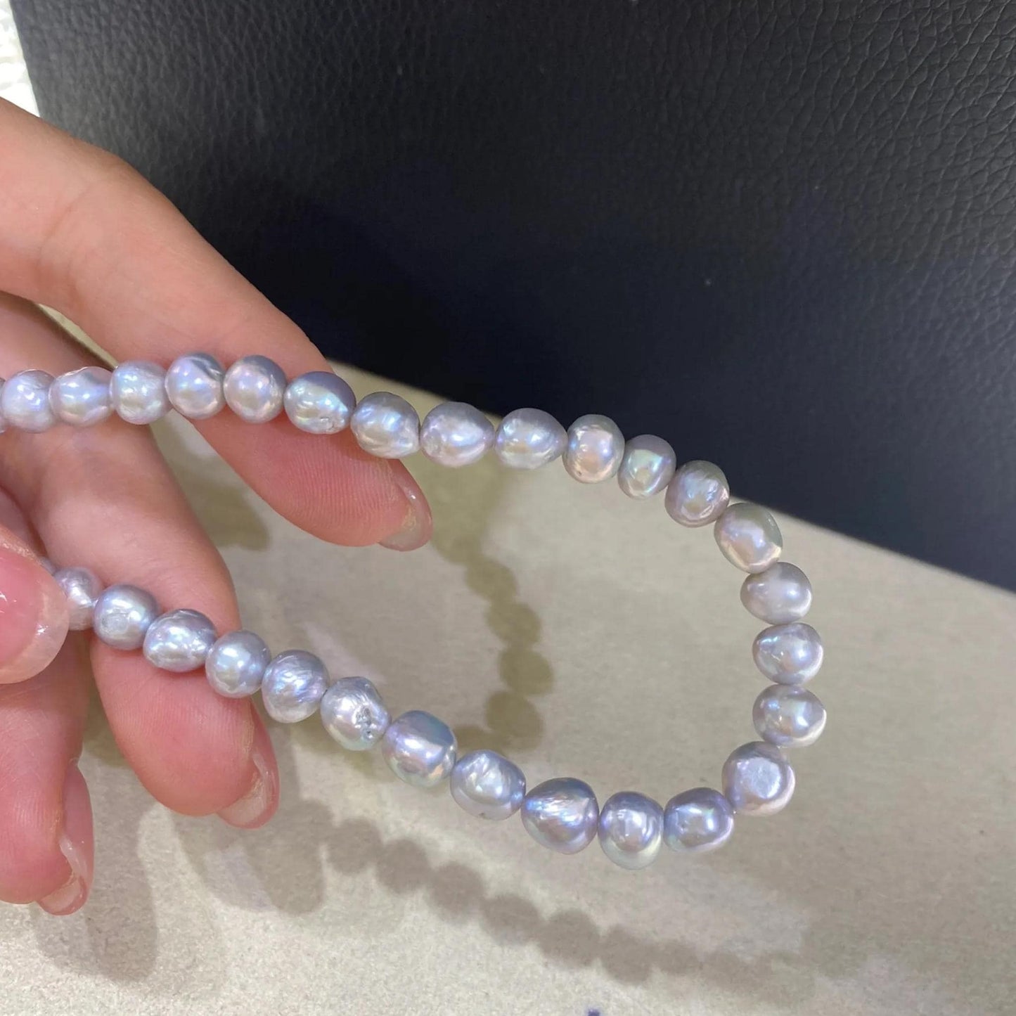 Elektroplattierte graue Süßwasserperlen Barock Stil für DIY Schmuck, unregelmäßige Nuggets für Armband Kette Bastelbedarf 38cm Strang