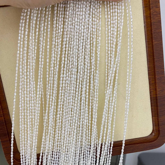 Feine natürliche Reisperlen aus Süßwasser, weiße Mini-Perlen auf 38cm Strang, kleine ovale Perlen für Schmuckherstellung DIY