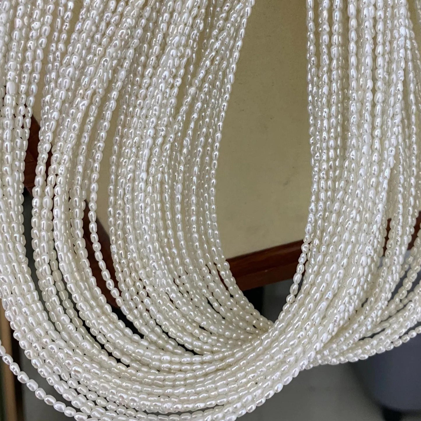 Feine natürliche Reisperlen aus Süßwasser, weiße Mini-Perlen auf 38cm Strang, kleine ovale Perlen für Schmuckherstellung DIY