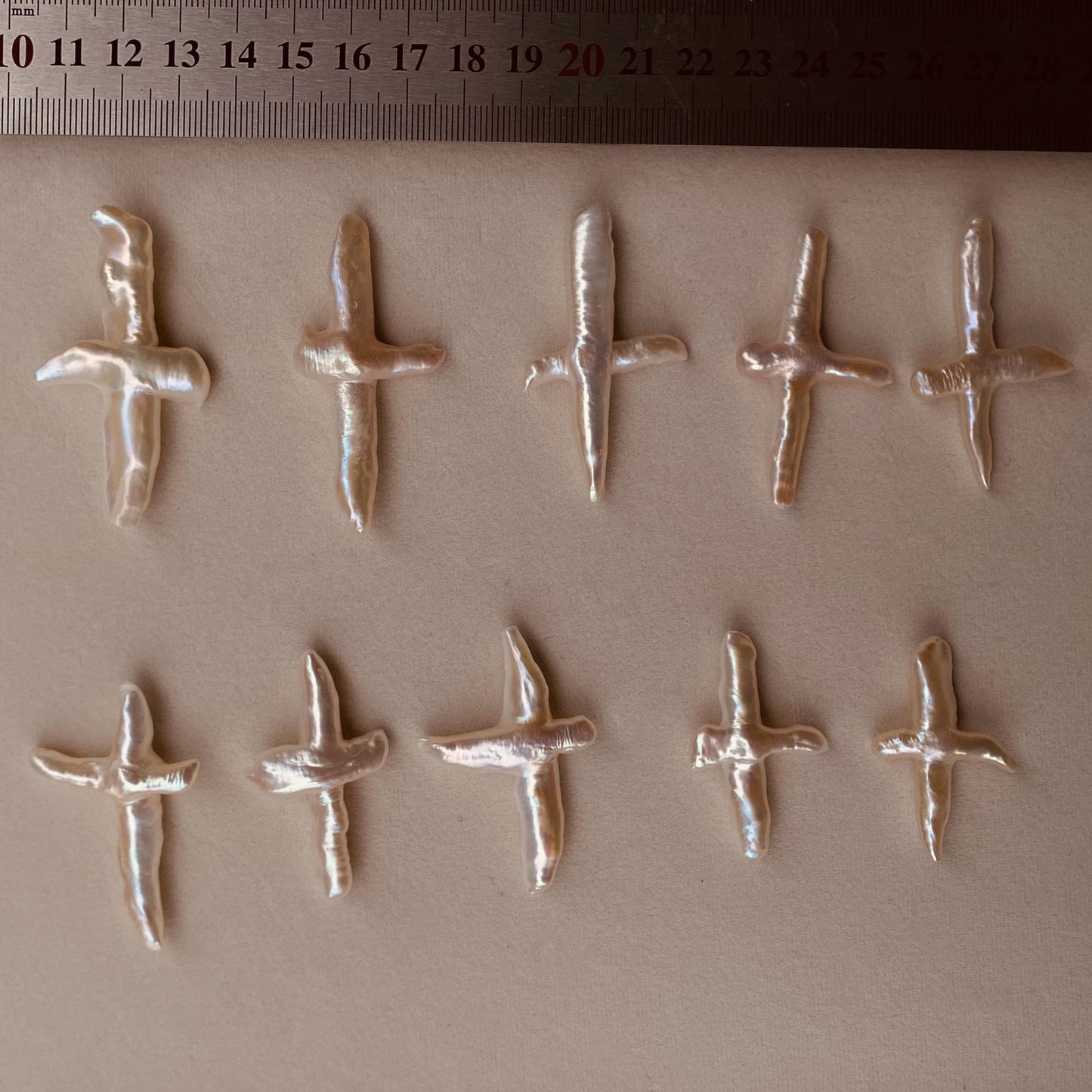 Barock Kreuzförmige Süßwasserperle Einzelstück für Schmuckherstellung, Natürliche weiße Perle mit Glanz, Spiritueller Anhänger DIY