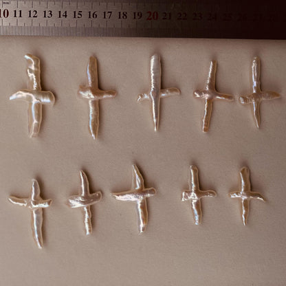 Barock Kreuzförmige Süßwasserperle Einzelstück für Schmuckherstellung, Natürliche weiße Perle mit Glanz, Spiritueller Anhänger DIY