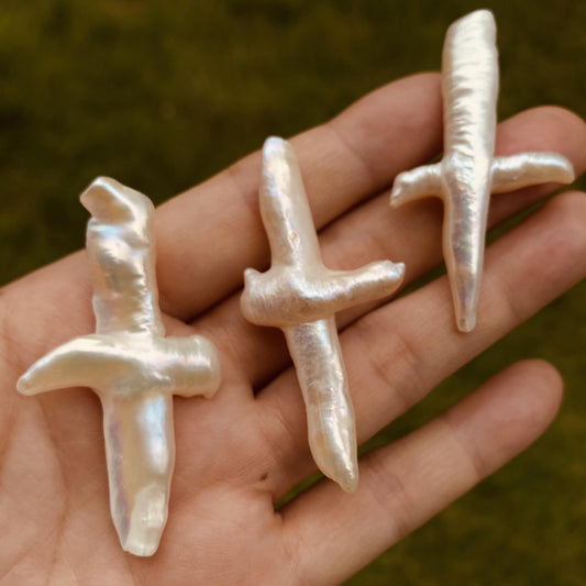 Barock Kreuzförmige Süßwasserperle Einzelstück für Schmuckherstellung, Natürliche weiße Perle mit Glanz, Spiritueller Anhänger DIY