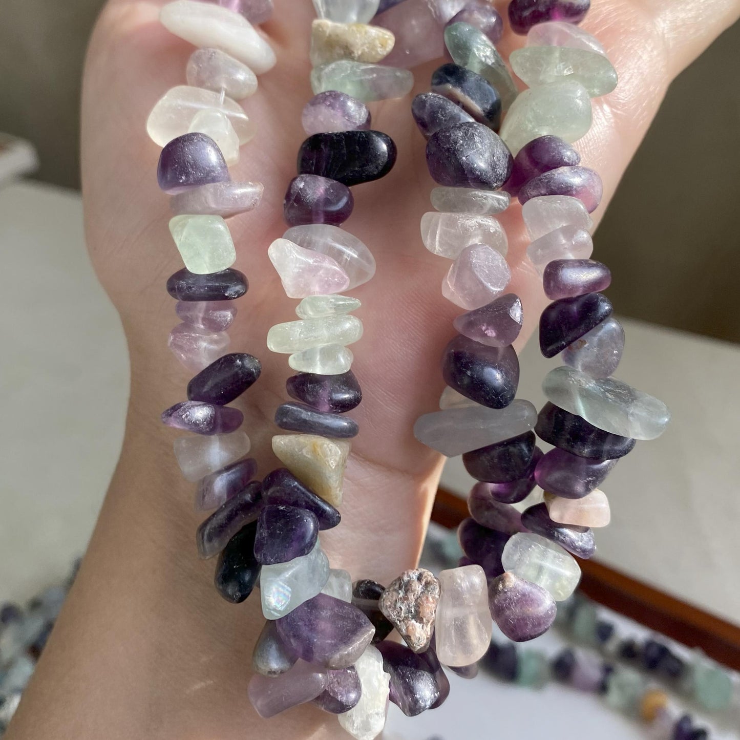 80cm Natürliche Fluorit Splitter Perlen zum Schmuck Basteln, gebohrte Edelsteine für DIY Armbänder & Halsketten, Chunky Nugget Stil