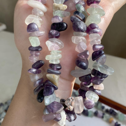 80cm Natürliche Fluorit Splitter Perlen zum Schmuck Basteln, gebohrte Edelsteine für DIY Armbänder & Halsketten, Chunky Nugget Stil