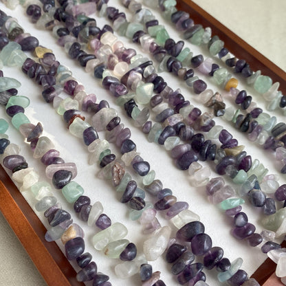 80cm Natürliche Fluorit Splitter Perlen zum Schmuck Basteln, gebohrte Edelsteine für DIY Armbänder & Halsketten, Chunky Nugget Stil