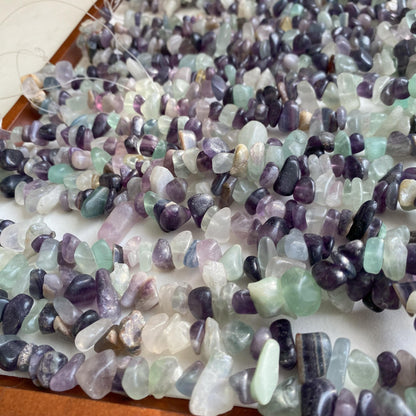 80cm Natürliche Fluorit Splitter Perlen zum Schmuck Basteln, gebohrte Edelsteine für DIY Armbänder & Halsketten, Chunky Nugget Stil